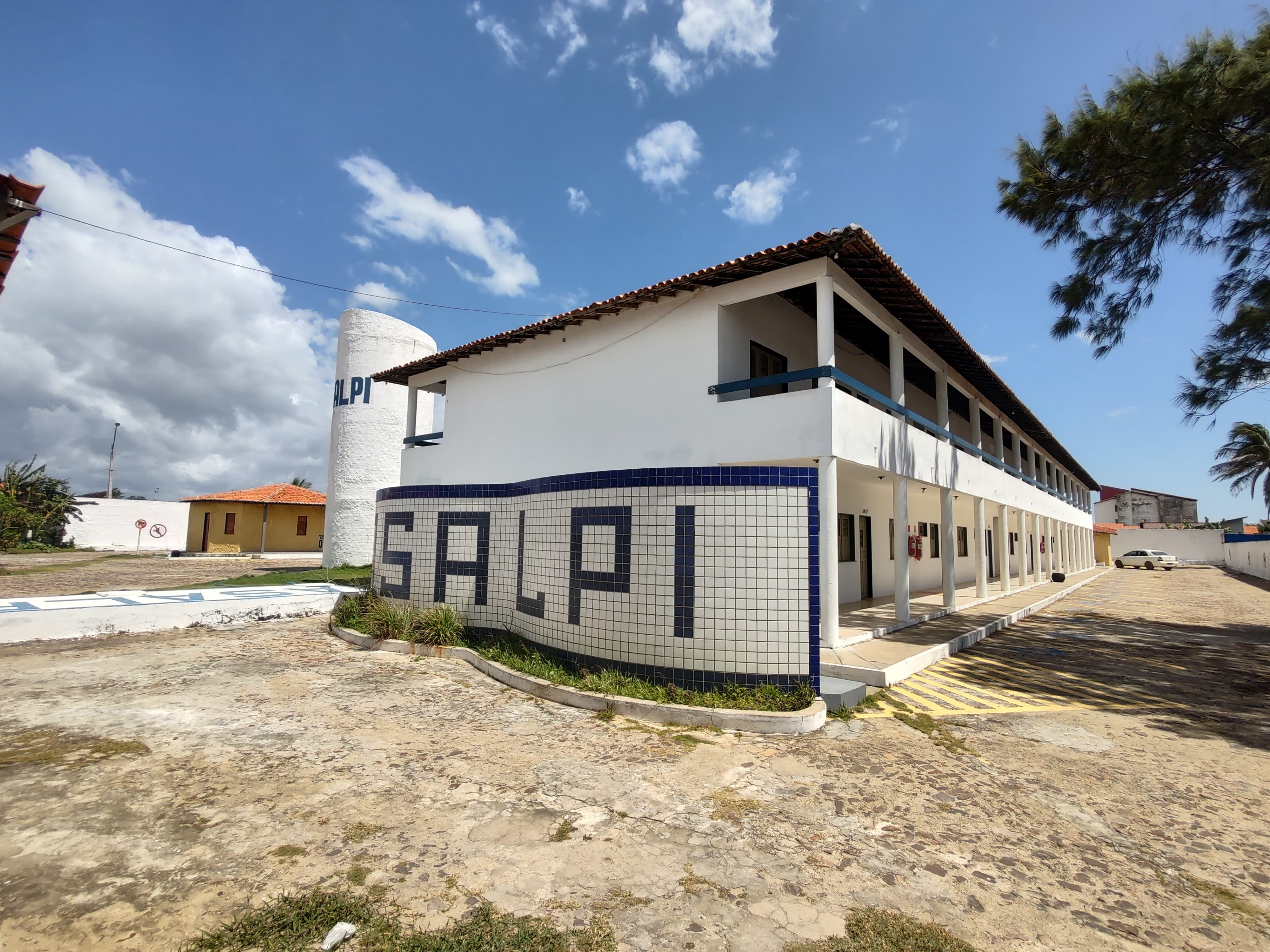 Fachada frontal dos alojamentos da colônia da ASALPI