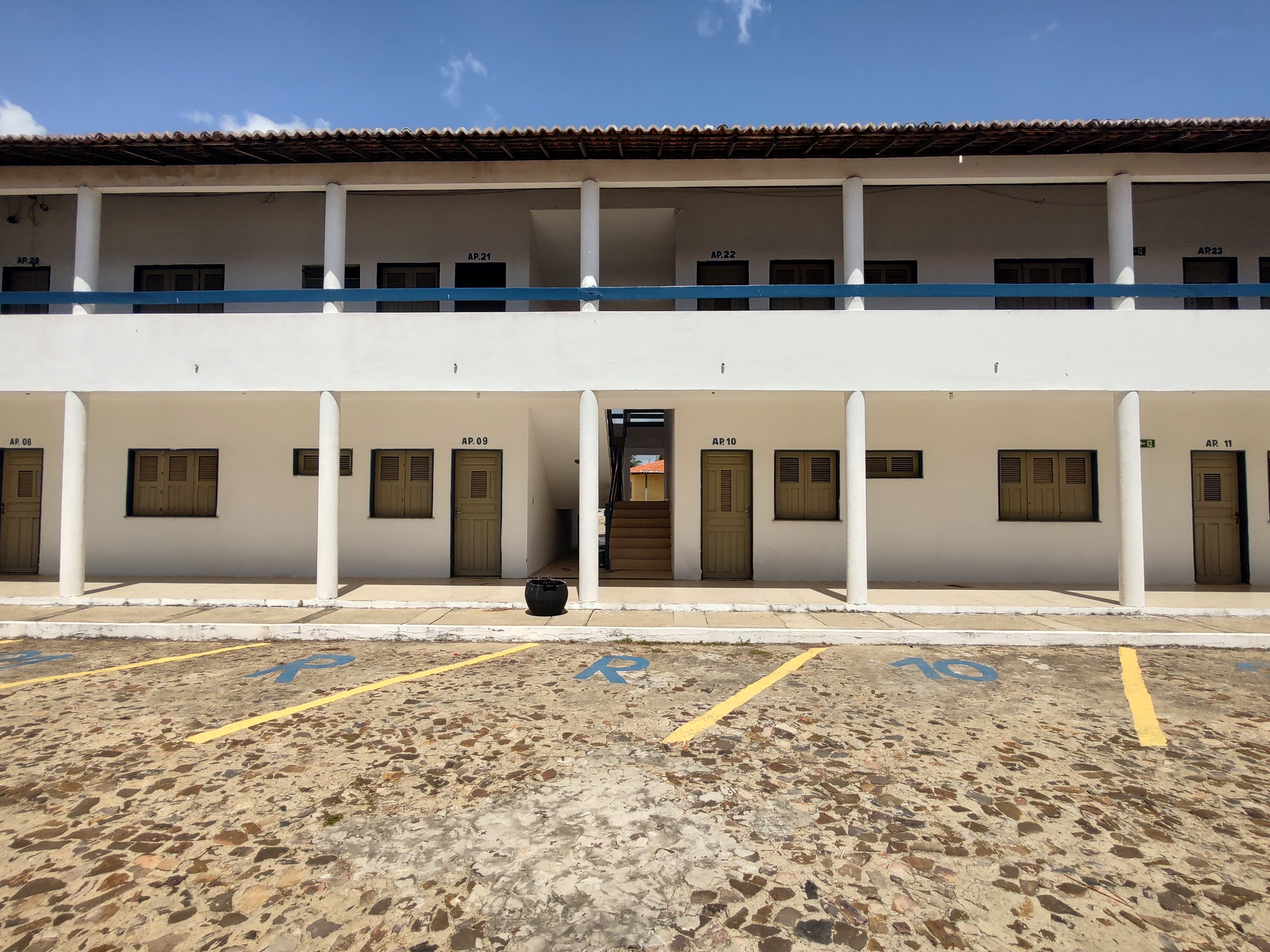 Outra vista da fachada frontal dos alojamentos da colônia da ASALPI